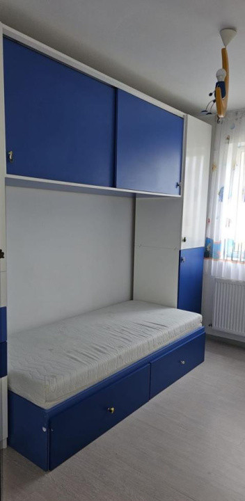 Vand apartament 3 camere | Zona Florilor Floresti