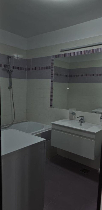 Vand apartament 3 camere | Zona Florilor Floresti