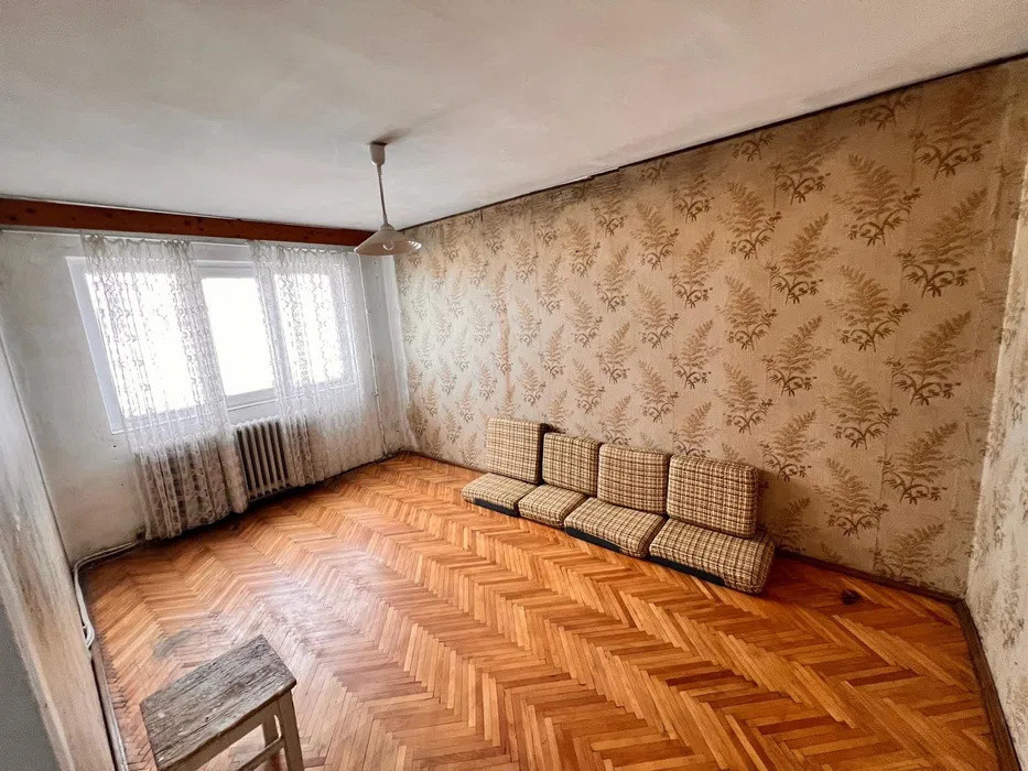 Apartament 4 camere l 2 bai l 80,2 mp utili l renovabil l Buciumi 