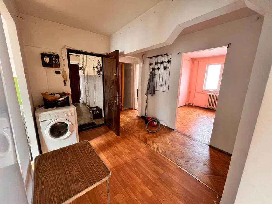 Apartament 4 camere l 2 bai l 80,2 mp utili l renovabil l Buciumi 