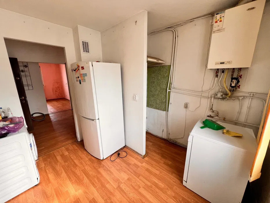Apartament 4 camere l 2 bai l 80,2 mp utili l renovabil l Buciumi 