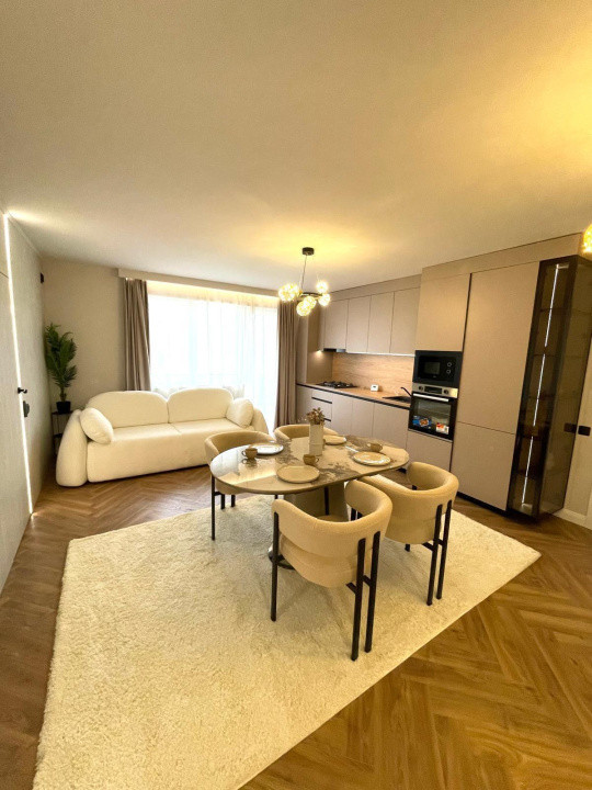 Apartament modern l 3 camere l 2 bai l la cheie l parcare l Cetatii