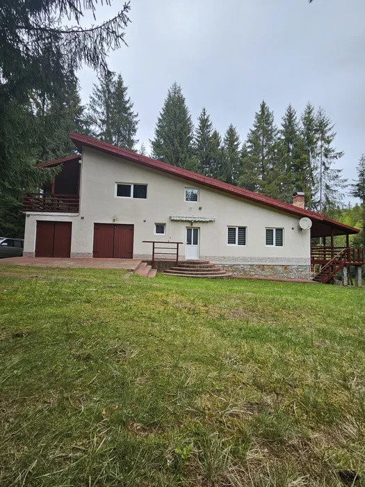 Casa de vacanta l la cheie l 2000 mp teren intravilan l Calatele Padure