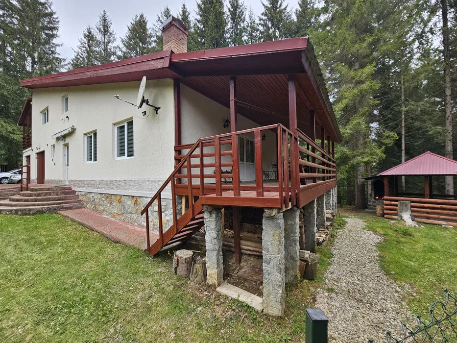 Casa de vacanta l la cheie l 2000 mp teren intravilan l Calatele Padure