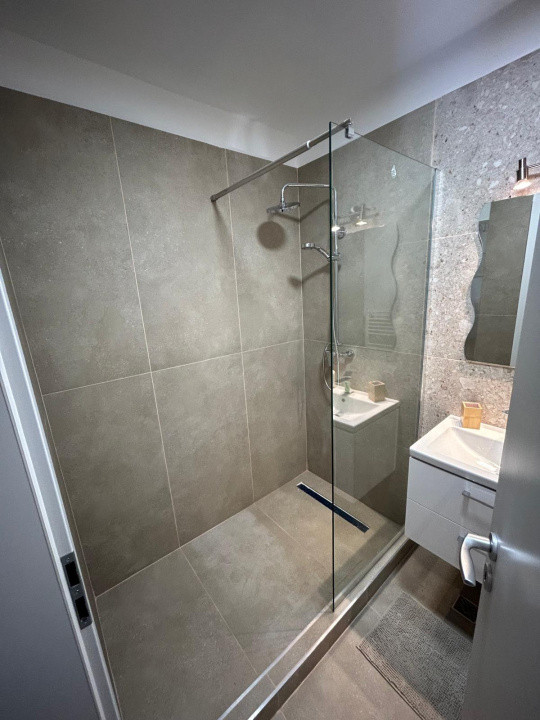 Apartament 3 camere l bloc nou l parcare l Eroilor 