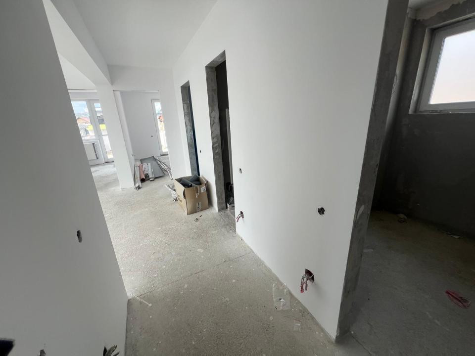 Apartament 3 camere+ 70mp Terasa str. Eroilor-Spartan Floresti