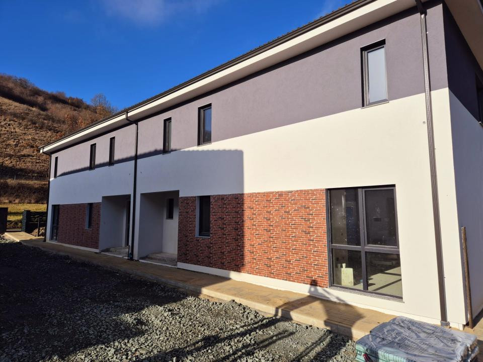 Unitate duplex l teren l parcare l parc privat l Tauti 