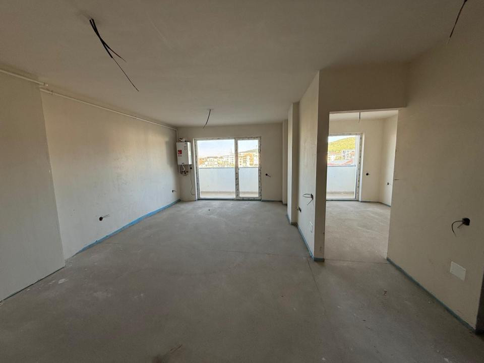 Apartament 2 camere l bloc nou l etaj intermediar l parcare l Eroilor 