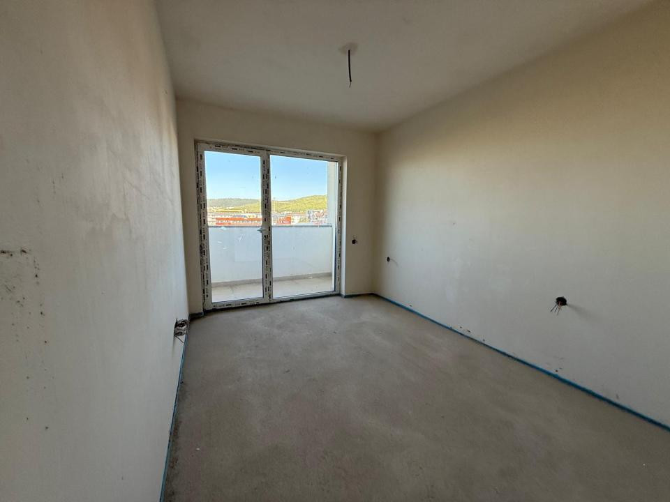 Apartament 2 camere l bloc nou l etaj intermediar l parcare l Eroilor 