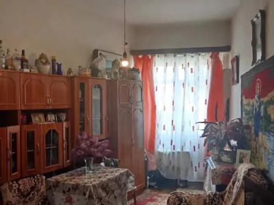 Apartament renovabil cu o camera la casa 36 mp + 47 mp teren | Marasti |