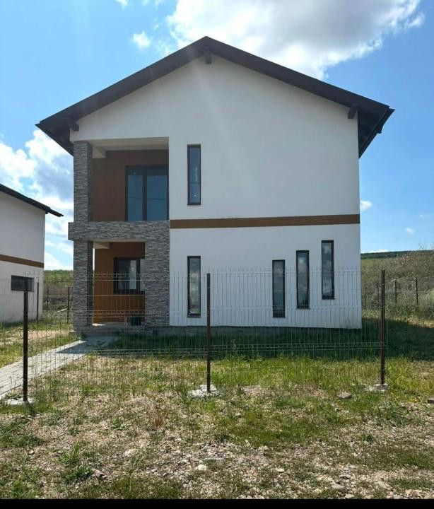Casa Indivifuala , SU 158 mp , teren  300 mp   