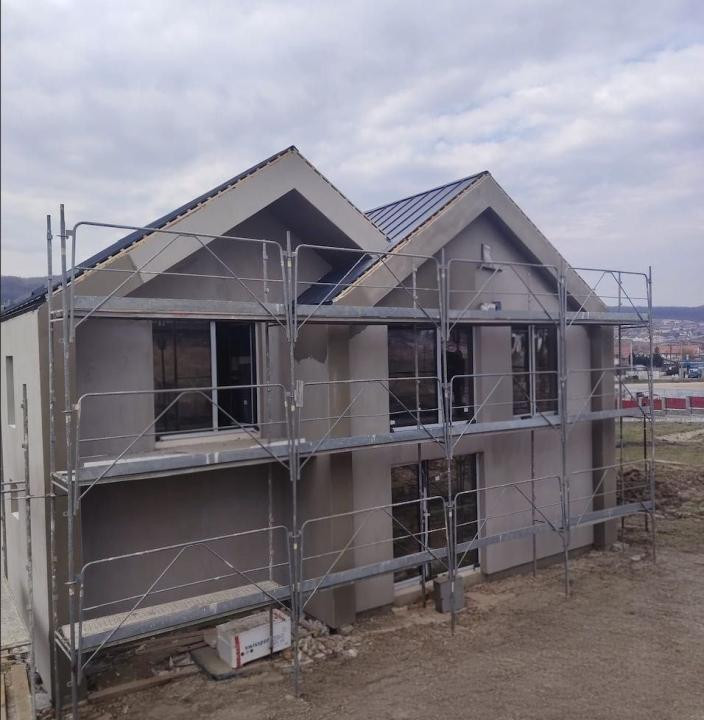 Casa moderna semifinisata, 183m2(+17m2 balcoane) si teren 786m2.