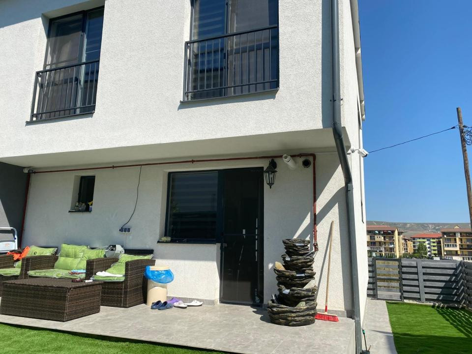 | Casa Tip Duplex | Zona Teilor Floresti | Parcare | Gradina |