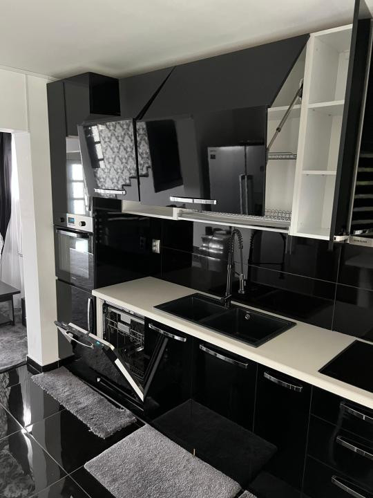 | Casa Tip Duplex | Zona Teilor Floresti | Parcare | Gradina |