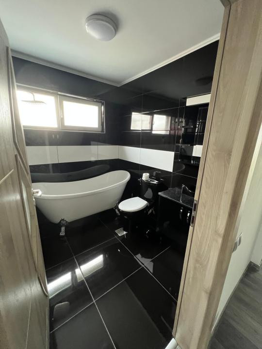 | Casa Tip Duplex | Zona Teilor Floresti | Parcare | Gradina |