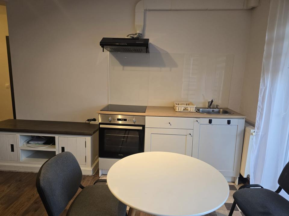 Ap. 2 camere mobilat, utilat l Su 39 mp l Parcare l Eroilor, Floresti