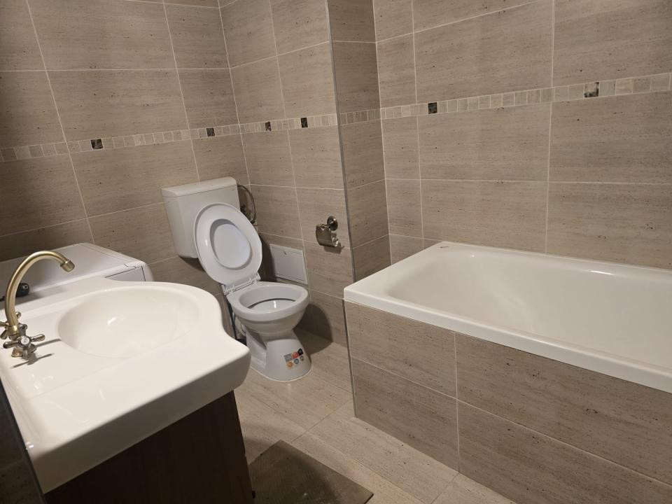 Ap. 2 camere mobilat, utilat l Su 39 mp l Parcare l Eroilor, Floresti