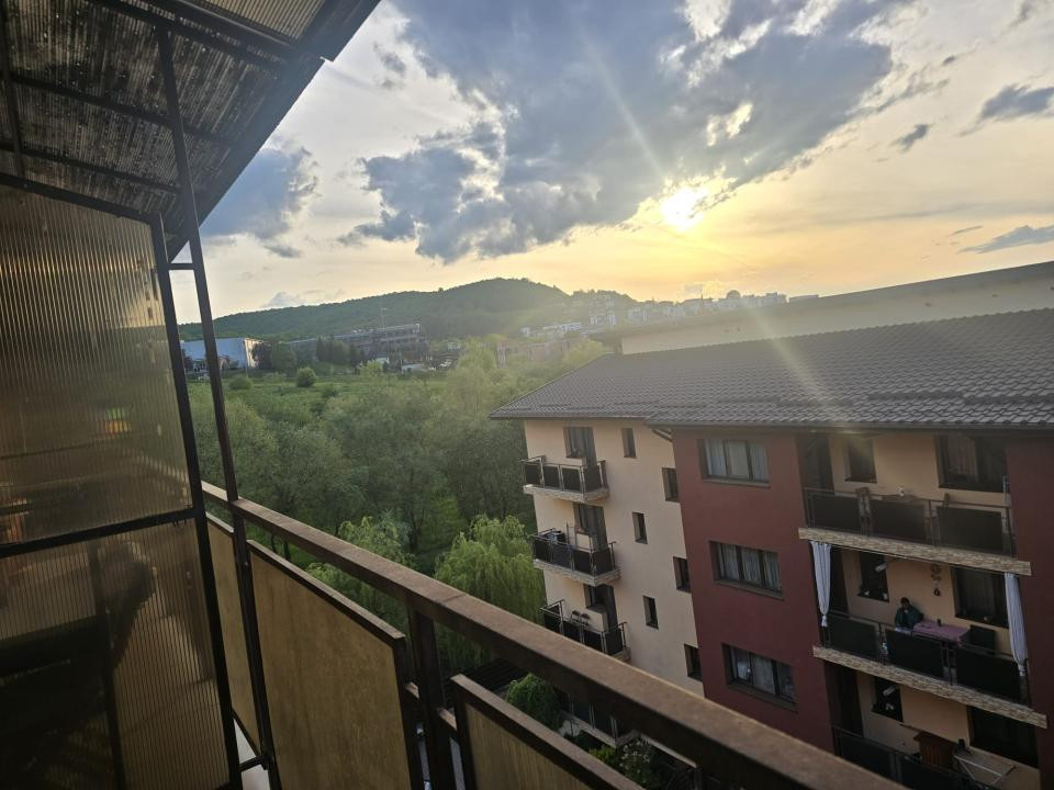 Apartament 6 camere l Su 165 mp l Semifinisat l Parcare l Stejarului