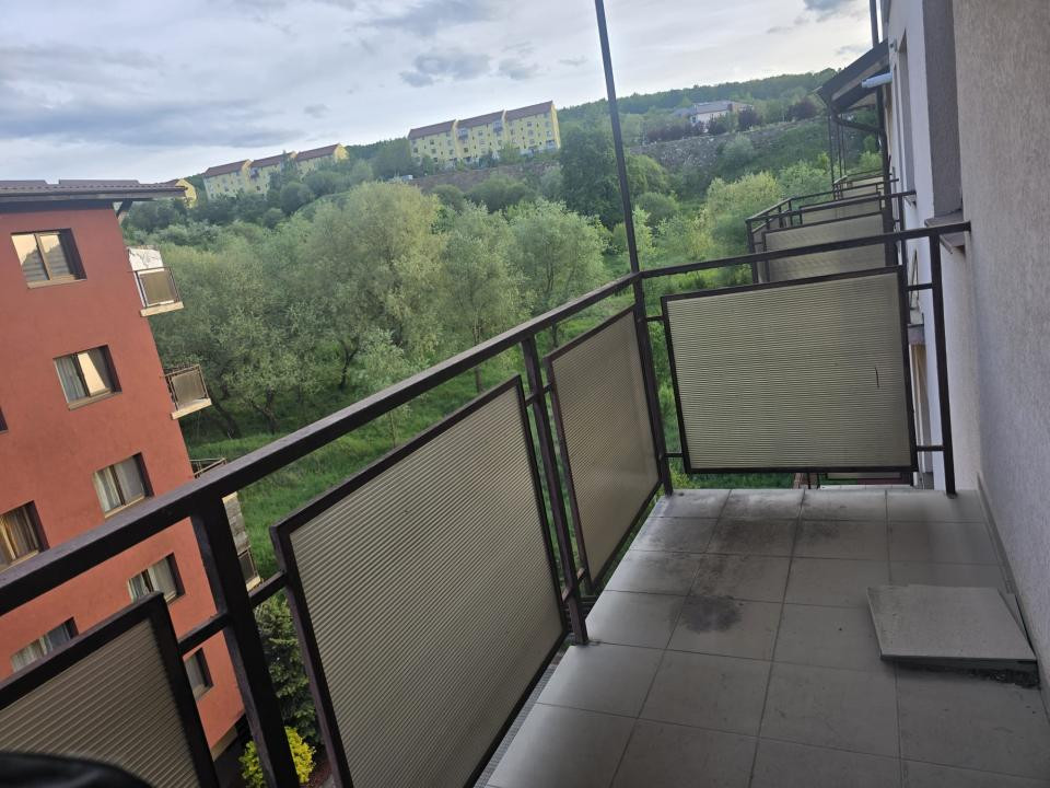 Apartament 6 camere l Su 165 mp l Semifinisat l Parcare l Stejarului