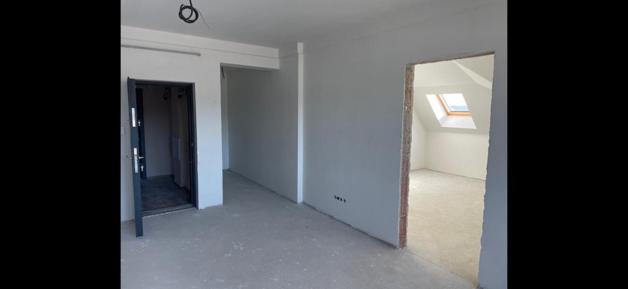 Apartament 3 Camere 78 Mp Zona Cetatii Floresti Parcare