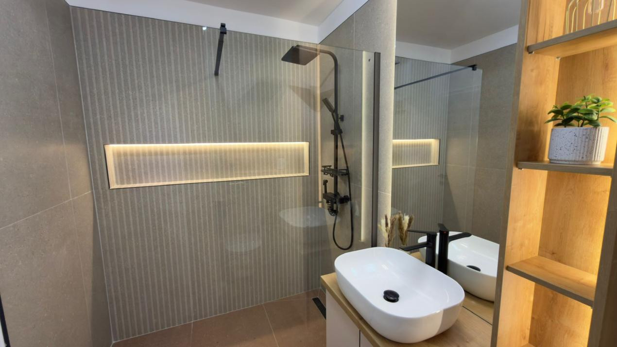 Apartament 3 camere modern l la cheie l Su 55 mp l zona Eroilor