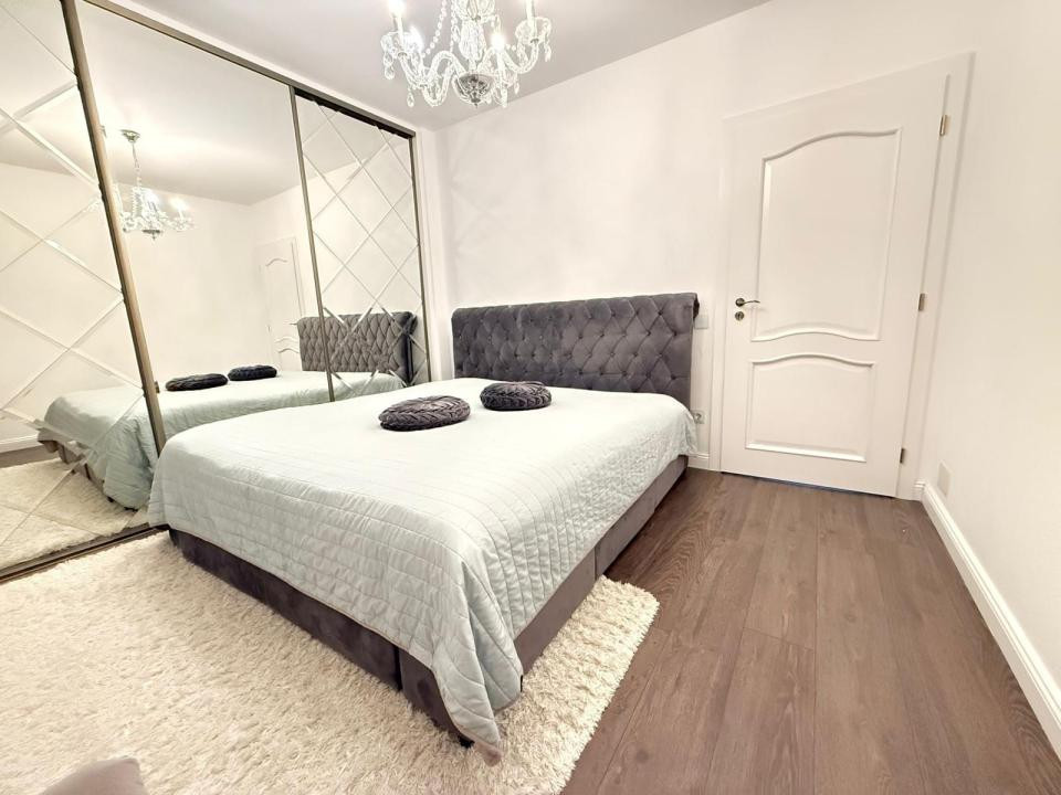 Apartament 3 camere modern l la cheie l Su 80 mp l Garaj l zona METRO