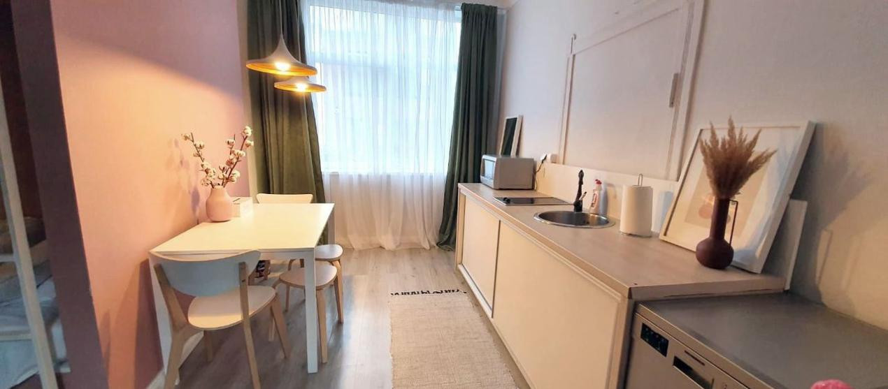 Apartament la casă cu intrare separată și cotă de teren – Zonă centrală