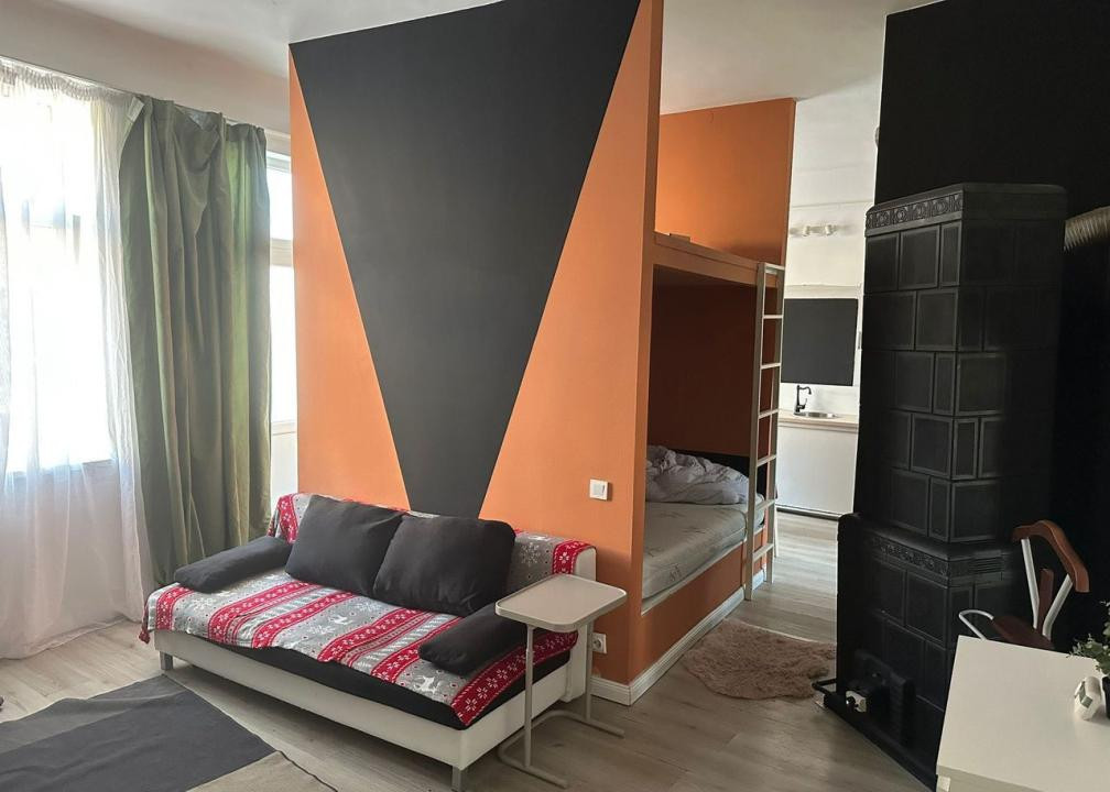 Apartament la casă cu intrare separată și cotă de teren – Zonă centrală