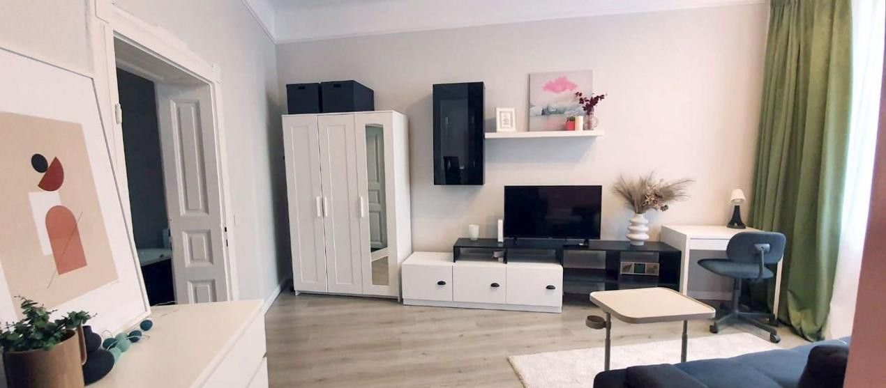 Apartament la casă cu intrare separată și cotă de teren – Zonă centrală