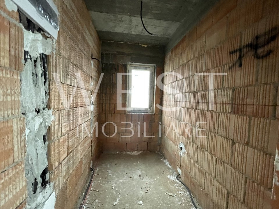 Casa individuală cu 4 camere, 118mp! Teren 440mp! Semifinisata! Dezmir