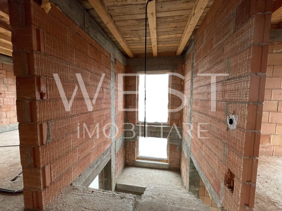 Casa individuală cu 4 camere, 118mp! Teren 440mp! Semifinisata! Dezmir
