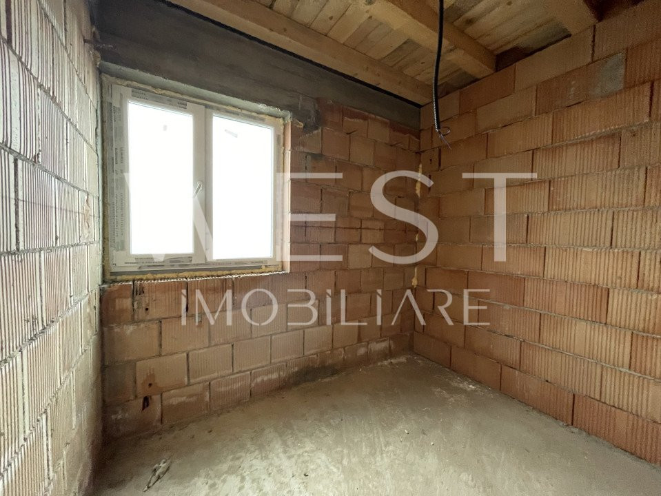 Casa individuală cu 4 camere, 118mp! Teren 440mp! Semifinisata! Dezmir