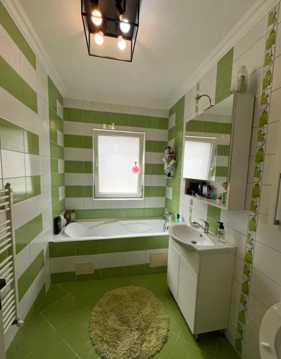 Apartament 2 camere decomandat, parcare inclusă, zonă centrală – Str. Eroilor