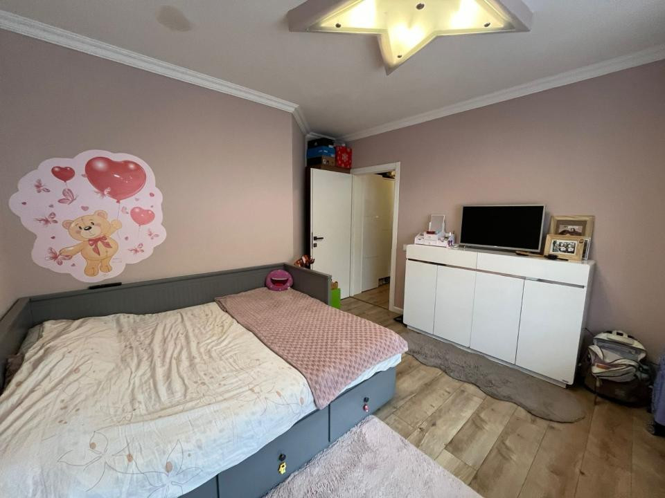Apartament 2 camere decomandat, parcare inclusă, zonă centrală – Str. Eroilor
