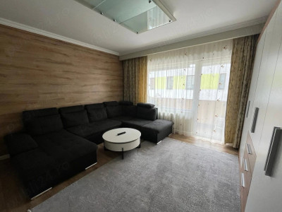 Apartament 2 camere decomandat, parcare inclusă, zonă centrală – Str. Eroilor