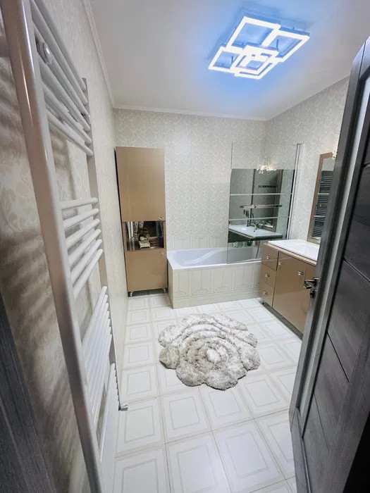 Apartament modern cu 3 camere de închiriat | Parcare subterană inclusă | Vivo