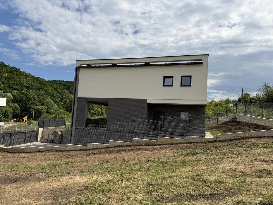 Casa cu CF semifnisata l Su 200 mp l Teren 500 mp l Zona Roata Faget