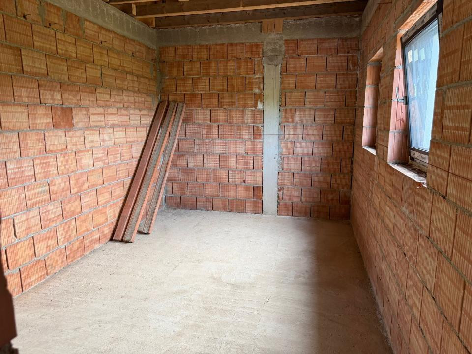 Casa cu CF semifnisata l Su 200 mp l Teren 500 mp l Zona Roata Faget