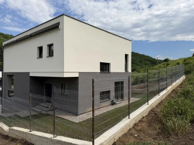 Casa cu CF semifnisata l Su 200 mp l Teren 500 mp l Zona Roata Faget