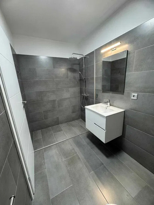 Apartament 2 camere | 1 baie | 1 bucatarie | prima inchiriere | zona The Office