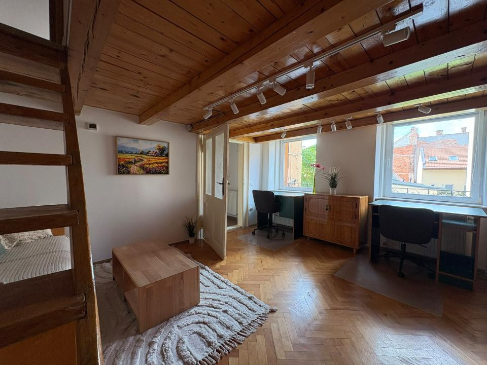 Apartament ULTRACENTRAL 3 camere | 2 dormitoare | 2 bai | balcon + curte comuna