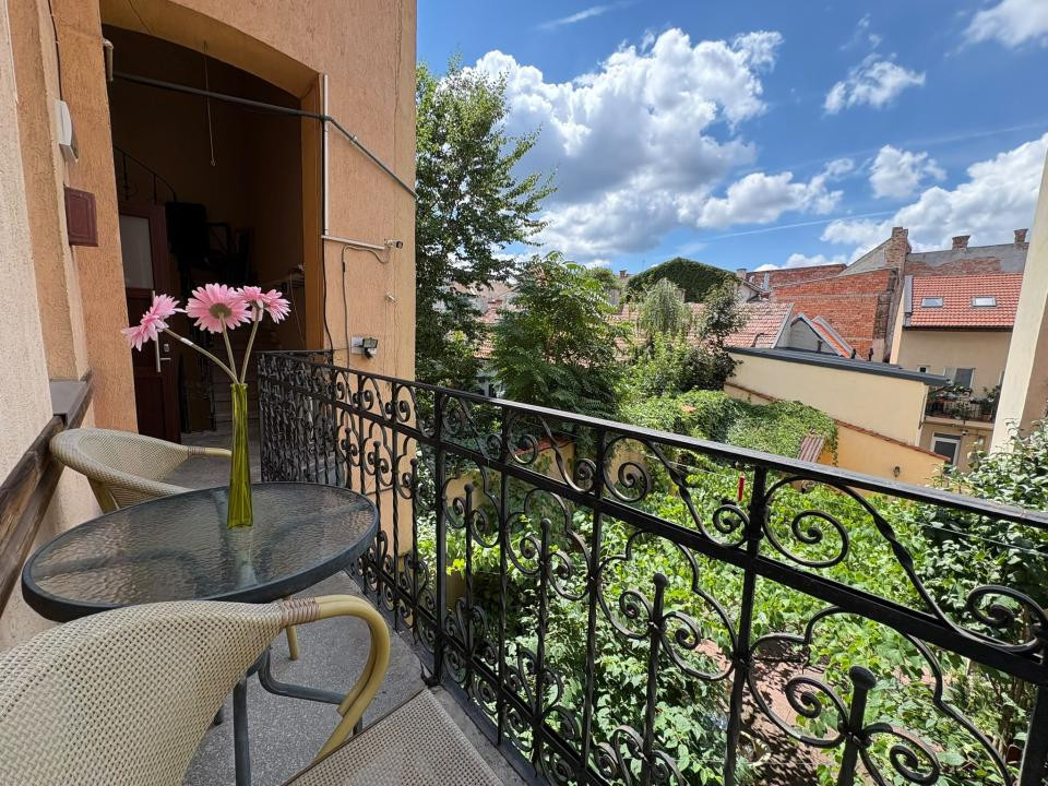 Apartament ULTRACENTRAL 3 camere | 2 dormitoare | 2 bai | balcon + curte comuna