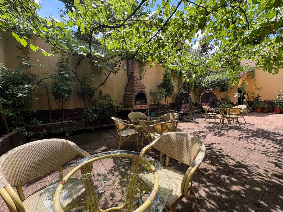 Apartament ULTRACENTRAL 3 camere | 2 dormitoare | 2 bai | balcon + curte comuna