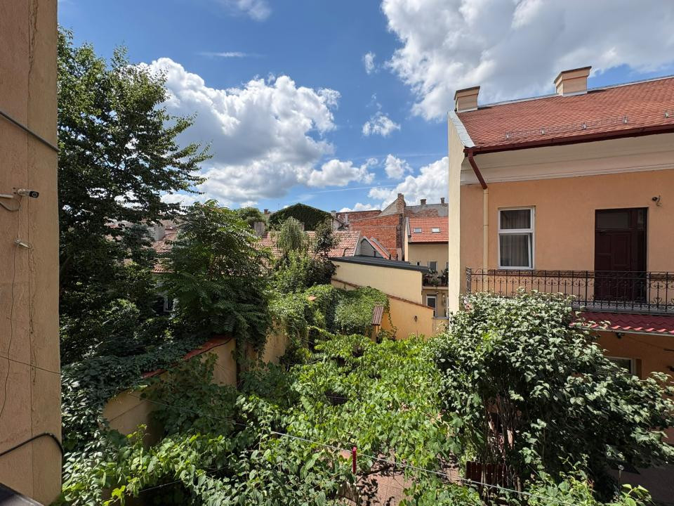 Apartament ULTRACENTRAL 3 camere | 2 dormitoare | 2 bai | balcon + curte comuna