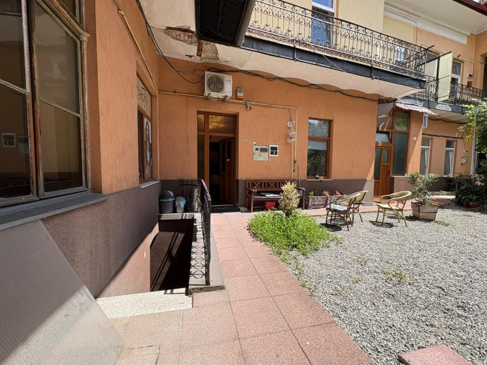 Apartament ULTRACENTRAL 1 camera | 1 bucatarie | 1 baie | curte comuna