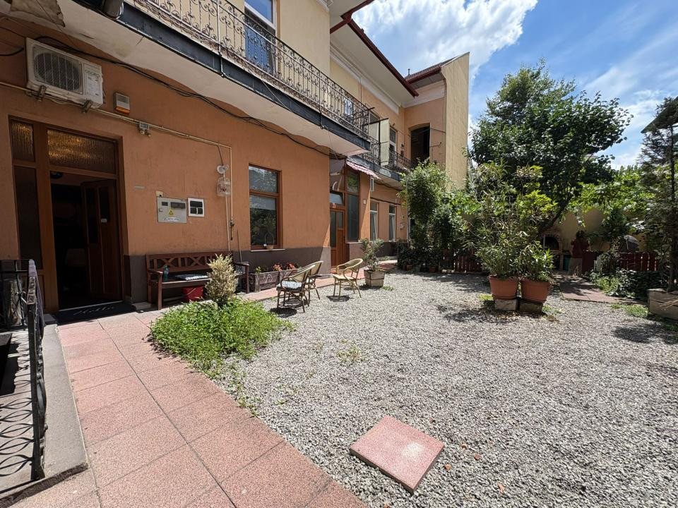 Apartament ULTRACENTRAL 1 camera | 1 bucatarie | 1 baie | curte comuna
