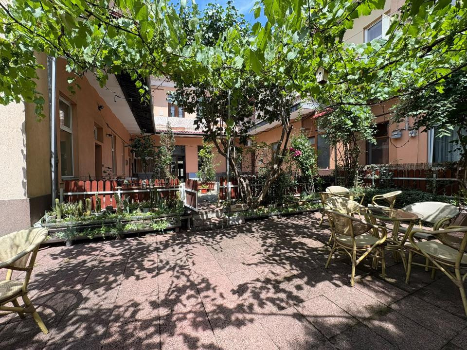 Apartament ULTRACENTRAL 1 camera | 1 bucatarie | 1 baie | curte comuna