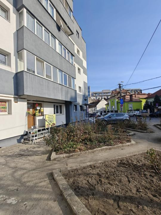 Spatiu comercial cu functii multiple 23 mp central 