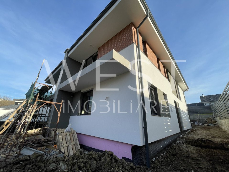 Duplex P+E cu 4 camere/120mp! Panouri fotovoltaice! 2 parcări! Dezmir!