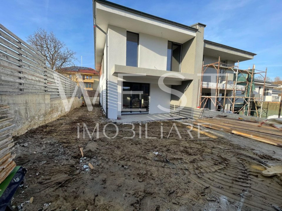 Duplex P+E cu 4 camere/120mp! Panouri fotovoltaice! 2 parcări! Dezmir!